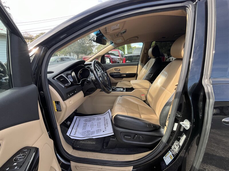 2017 Kia Sedona EX - Photo 7 - Madison, OH 44057