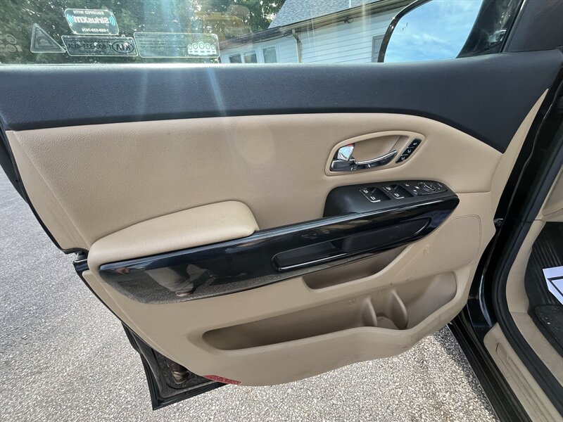 2017 Kia Sedona EX - Photo 12 - Madison, OH 44057
