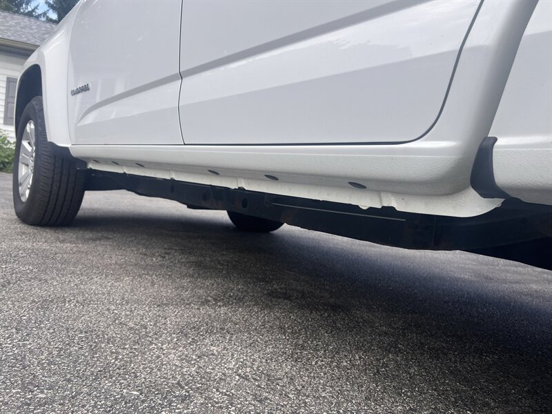 2019 Chevrolet Colorado LT - Photo 9 - Madison, OH 44057
