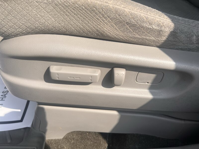 2016 Honda Odyssey LX - Photo 11 - Madison, OH 44057