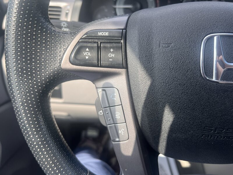 2016 Honda Odyssey LX - Photo 18 - Madison, OH 44057
