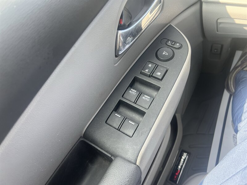 2016 Honda Odyssey LX - Photo 17 - Madison, OH 44057