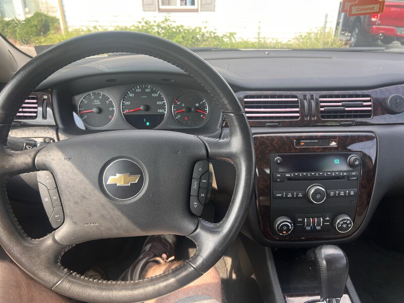 2012 Chevrolet Impala LT - Photo 8 - Madison, OH 44057