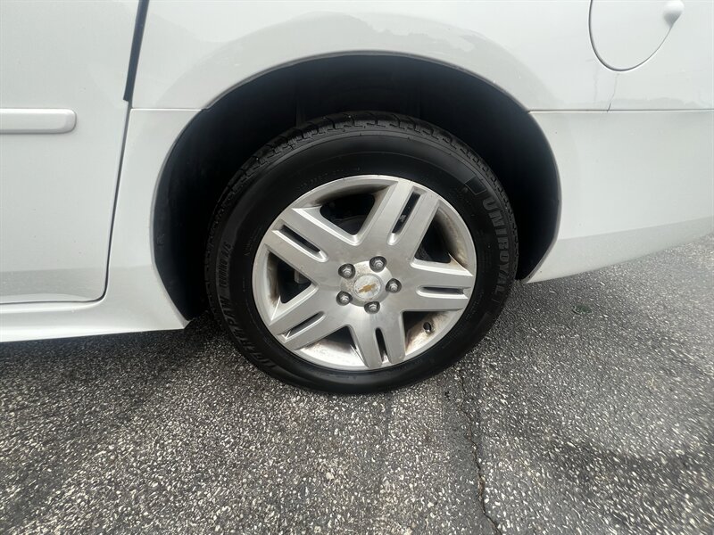2012 Chevrolet Impala LT - Photo 35 - Madison, OH 44057
