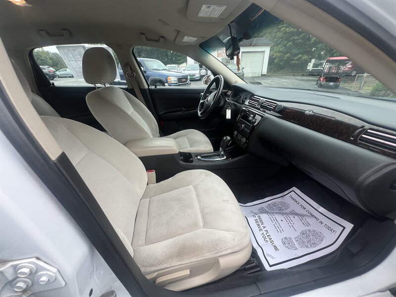 2012 Chevrolet Impala LT - Photo 33 - Madison, OH 44057
