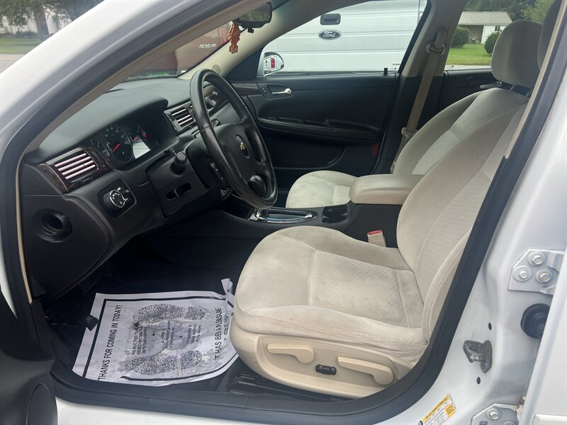 2012 Chevrolet Impala LT - Photo 9 - Madison, OH 44057