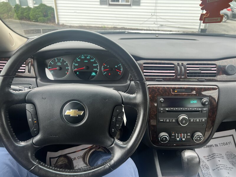 2012 Chevrolet Impala LT - Photo 12 - Madison, OH 44057