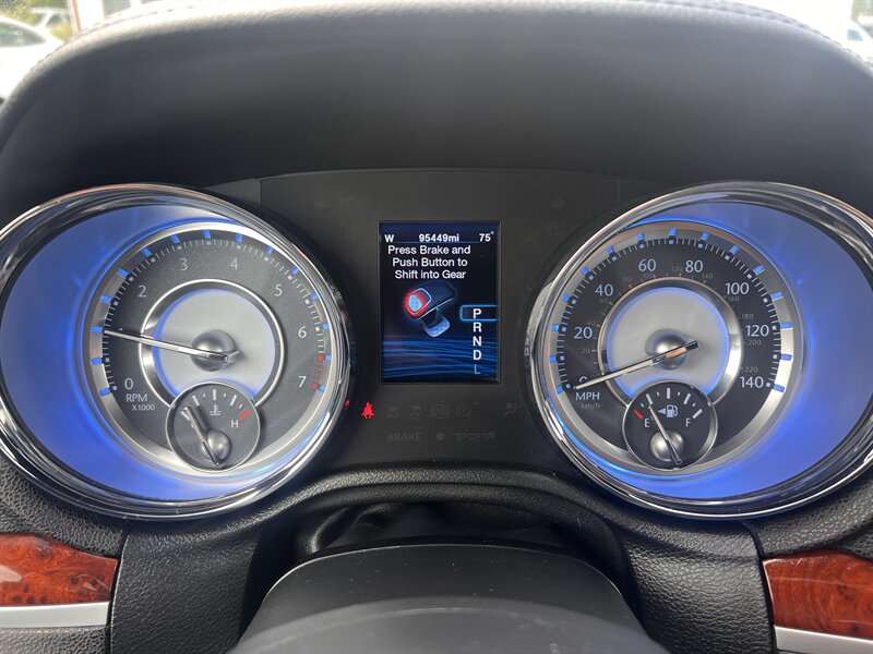 2012 Chrysler 300 Series Limited - Photo 14 - Madison, OH 44057