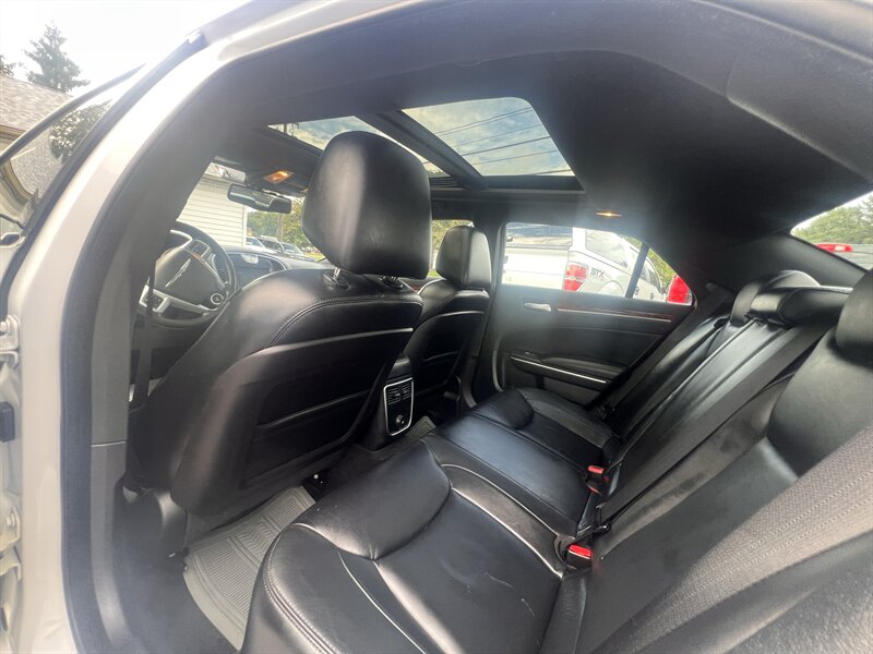 2012 Chrysler 300 Series Limited - Photo 26 - Madison, OH 44057