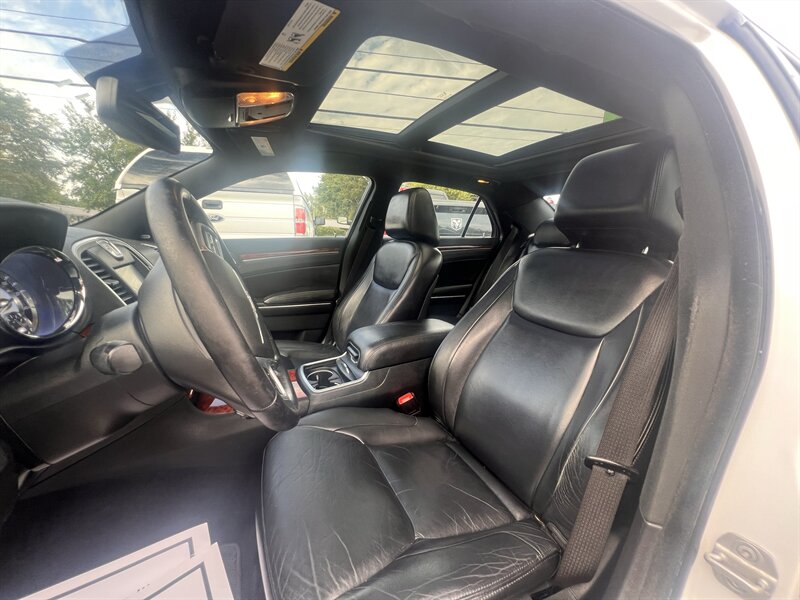 2012 Chrysler 300 Series Limited - Photo 23 - Madison, OH 44057