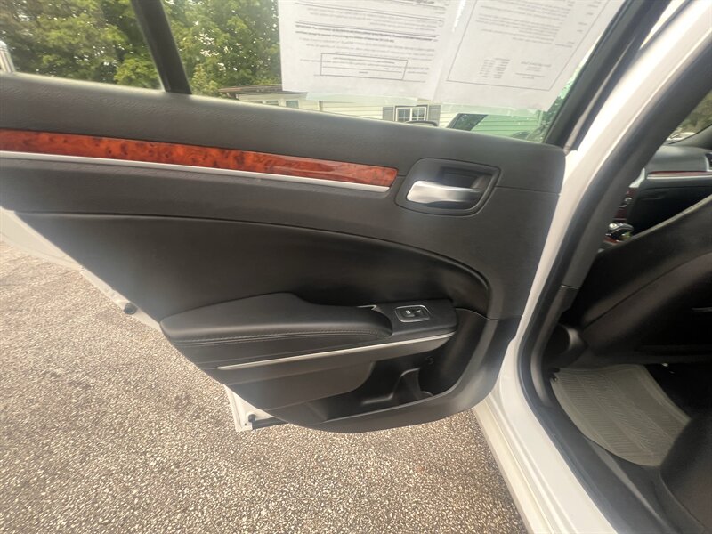 2012 Chrysler 300 Series Limited - Photo 25 - Madison, OH 44057