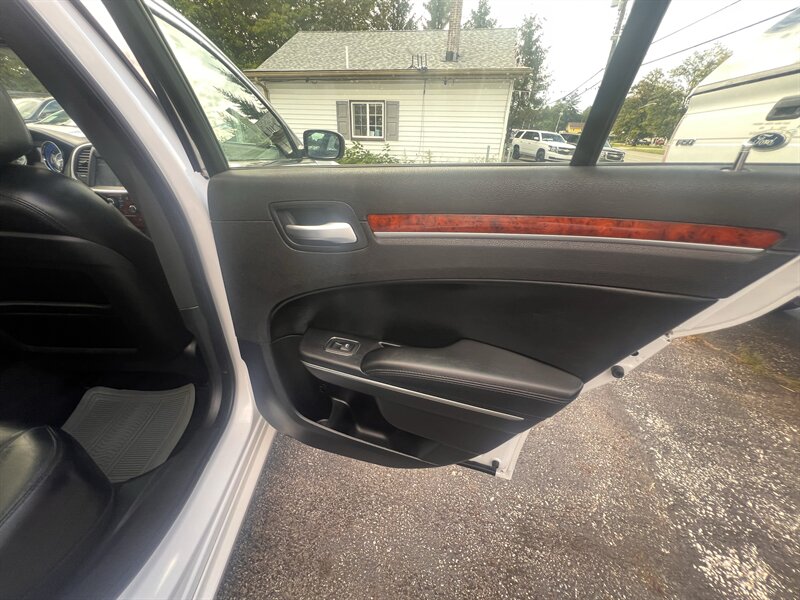 2012 Chrysler 300 Series Limited - Photo 33 - Madison, OH 44057