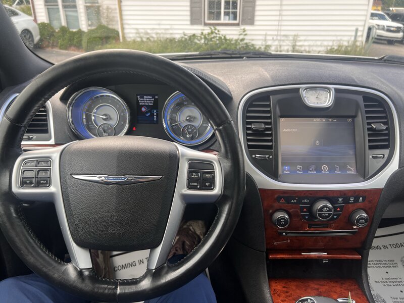 2012 Chrysler 300 Series Limited - Photo 12 - Madison, OH 44057