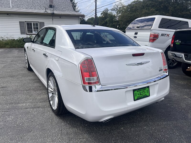 2012 Chrysler 300 Series Limited - Photo 7 - Madison, OH 44057