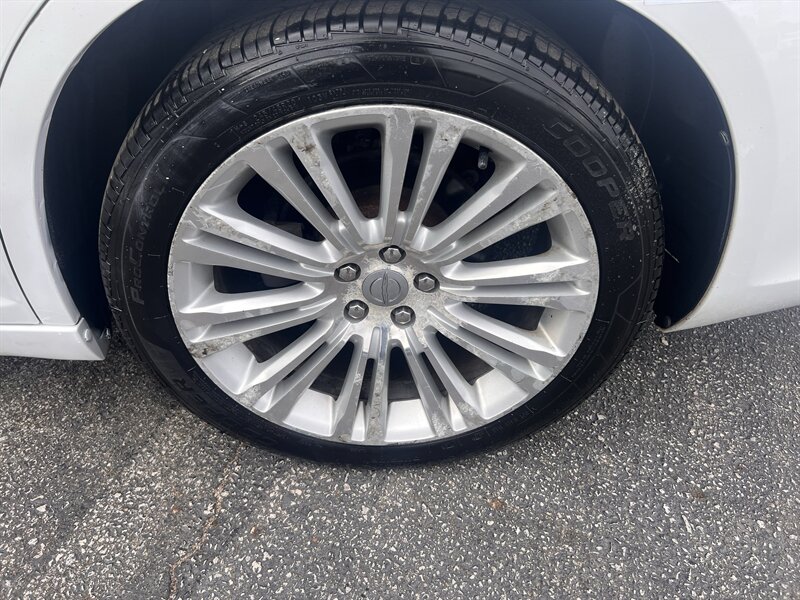 2012 Chrysler 300 Series Limited - Photo 41 - Madison, OH 44057
