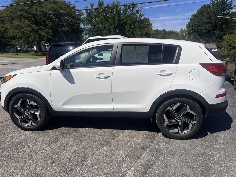 2016 Kia Sportage LX - Photo 8 - Madison, OH 44057