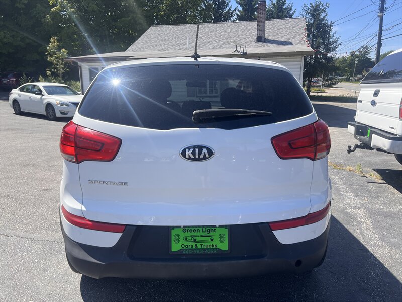 2016 Kia Sportage LX - Photo 6 - Madison, OH 44057
