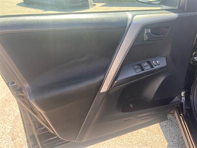 2017 Toyota RAV4 LE - Photo 10 - Madison, OH 44057