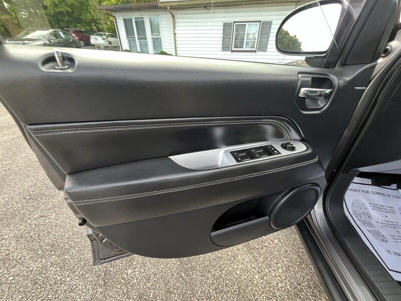 2016 Jeep Compass High Altitude - Photo 8 - Madison, OH 44057