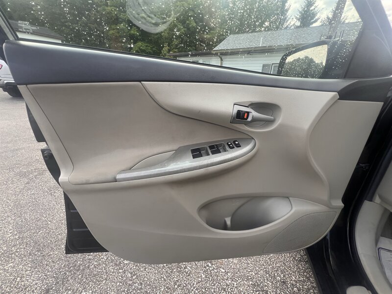 2012 Toyota Corolla LE - Photo 8 - Madison, OH 44057
