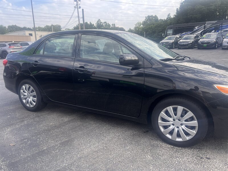 2012 Toyota Corolla LE - Photo 4 - Madison, OH 44057