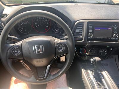2018 Honda HR-V LX - Photo 11 - Madison, OH 44057