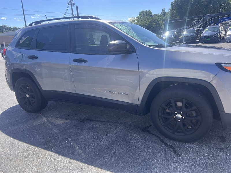 2016 Jeep Cherokee Sport - Photo 4 - Madison, OH 44057