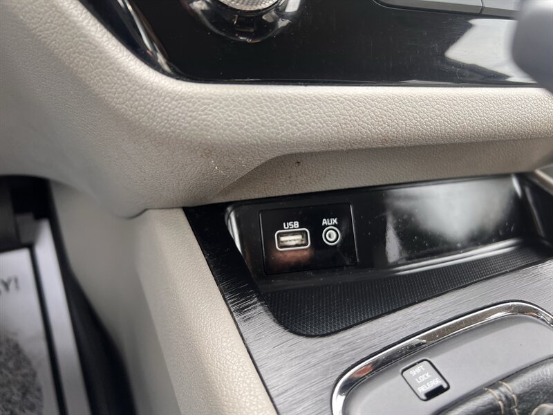 2017 Kia Sedona LX - Photo 20 - Madison, OH 44057