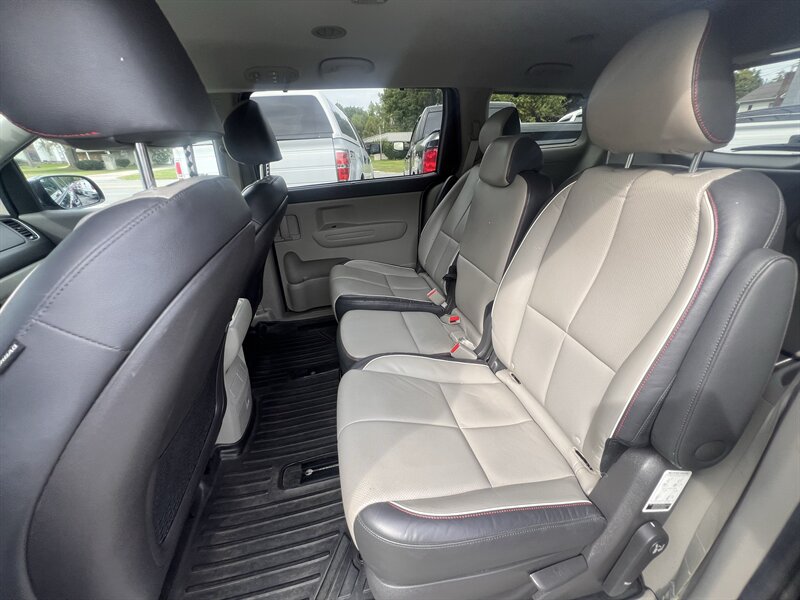 2017 Kia Sedona LX - Photo 30 - Madison, OH 44057