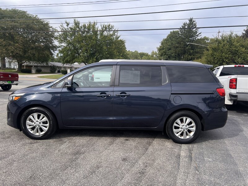 2017 Kia Sedona LX - Photo 10 - Madison, OH 44057