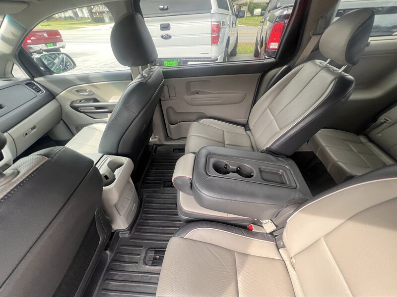 2017 Kia Sedona LX - Photo 31 - Madison, OH 44057