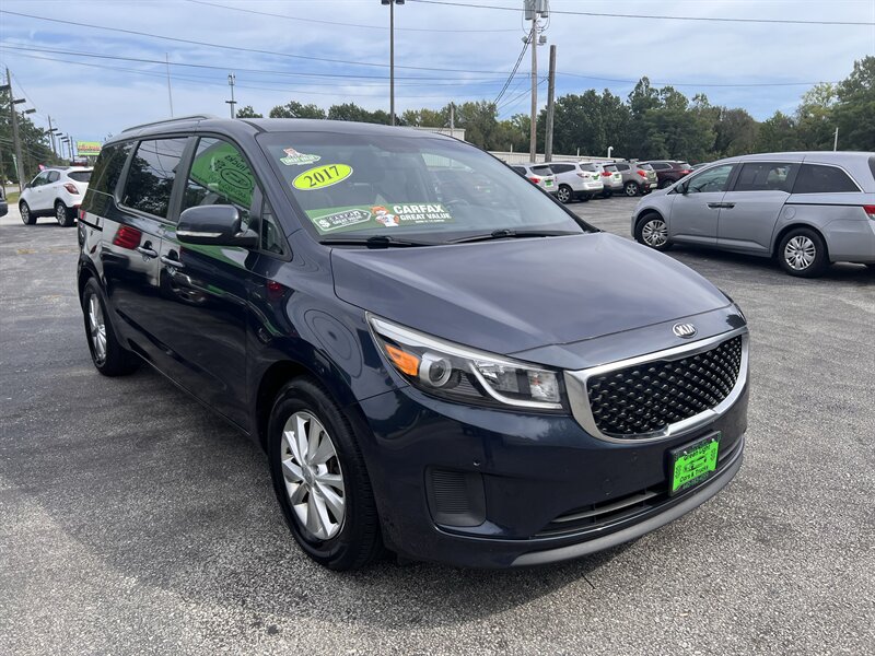2017 Kia Sedona LX - Photo 3 - Madison, OH 44057