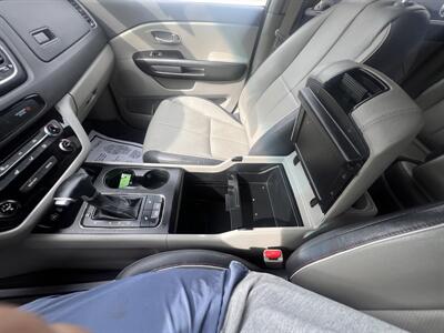 2017 Kia Sedona LX - Photo 23 - Madison, OH 44057