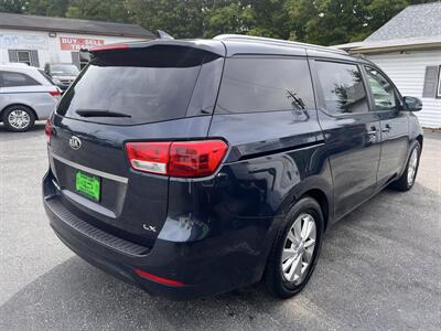 2017 Kia Sedona LX - Photo 7 - Madison, OH 44057