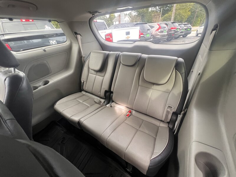 2017 Kia Sedona LX - Photo 29 - Madison, OH 44057
