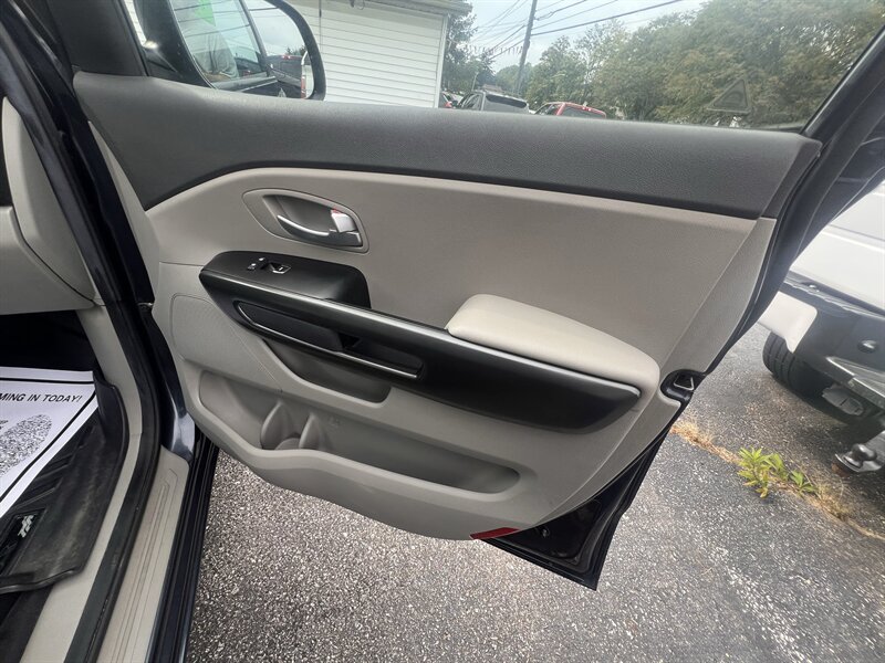 2017 Kia Sedona LX - Photo 42 - Madison, OH 44057