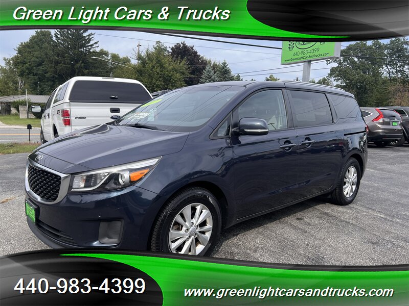 2017 Kia Sedona LX   - Photo 1 - Madison, OH 44057