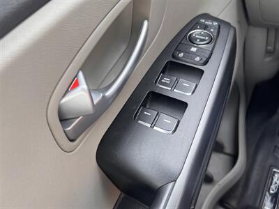 2017 Kia Sedona LX - Photo 19 - Madison, OH 44057