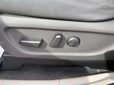 2017 Kia Sedona LX - Photo 13 - Madison, OH 44057