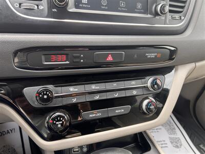2017 Kia Sedona LX - Photo 21 - Madison, OH 44057