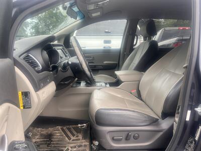 2017 Kia Sedona LX   - Photo 9 - Madison, OH 44057