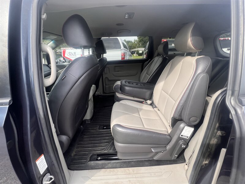 2017 Kia Sedona LX - Photo 26 - Madison, OH 44057