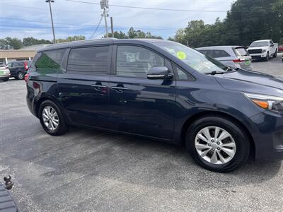 2017 Kia Sedona LX - Photo 4 - Madison, OH 44057