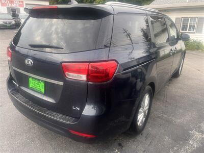 2017 Kia Sedona LX   - Photo 5 - Madison, OH 44057
