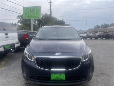 2017 Kia Sedona LX   - Photo 2 - Madison, OH 44057