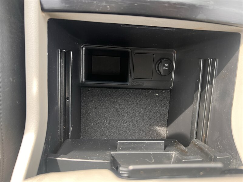 2017 Kia Sedona LX - Photo 24 - Madison, OH 44057