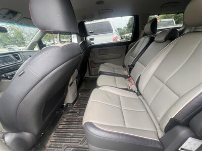 2017 Kia Sedona LX   - Photo 16 - Madison, OH 44057