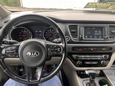 2017 Kia Sedona LX - Photo 11 - Madison, OH 44057