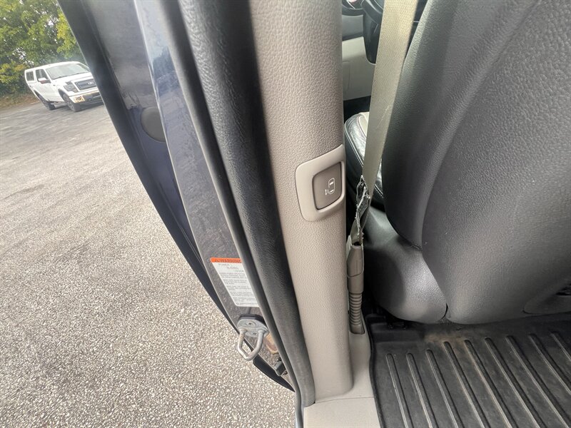 2017 Kia Sedona LX - Photo 34 - Madison, OH 44057