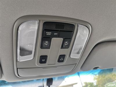 2017 Kia Sedona LX - Photo 27 - Madison, OH 44057